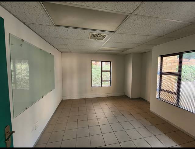 172M² OFFICE TO LET IN NORTH RIDING